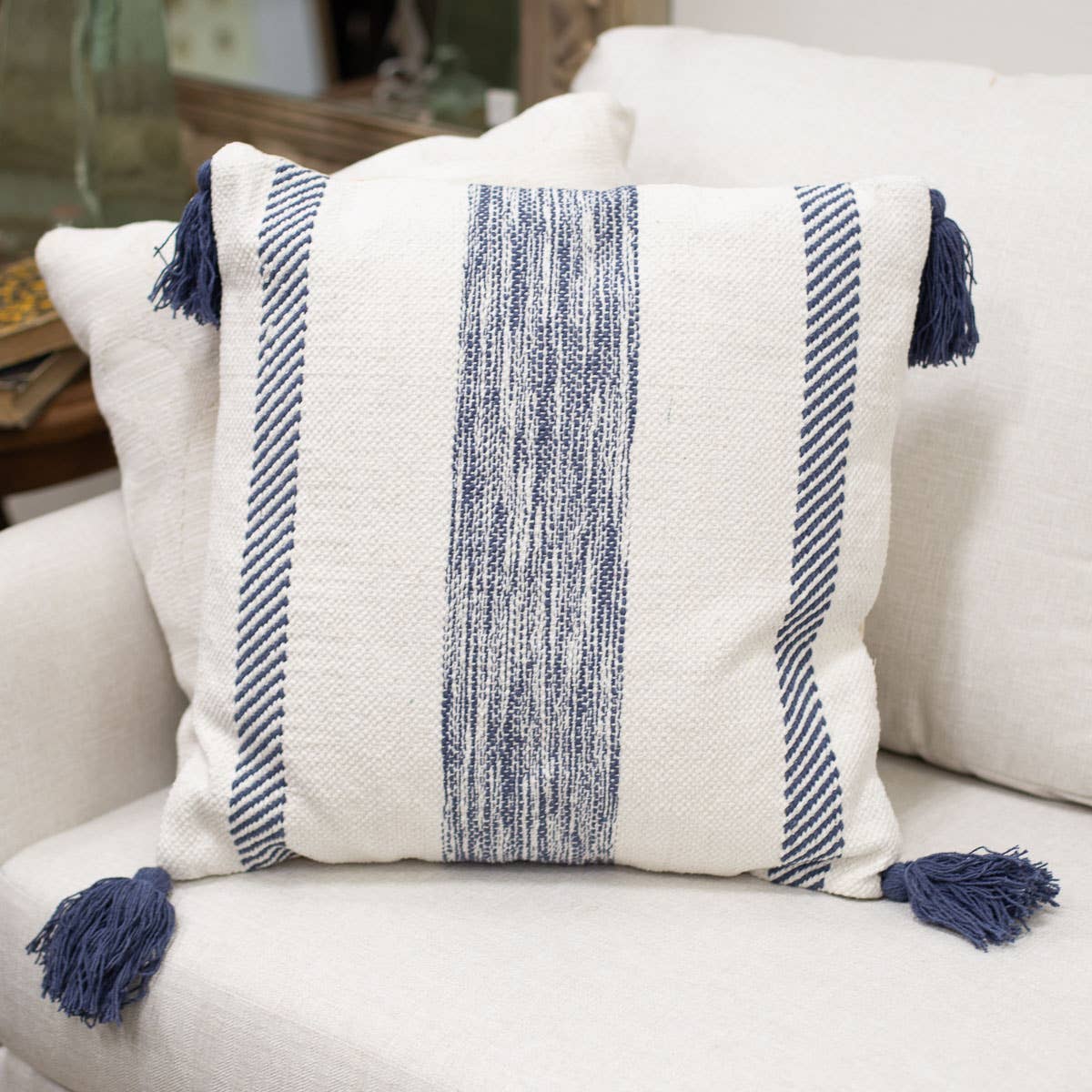 Biltmore Woven Pillow   Navy/White   20x20